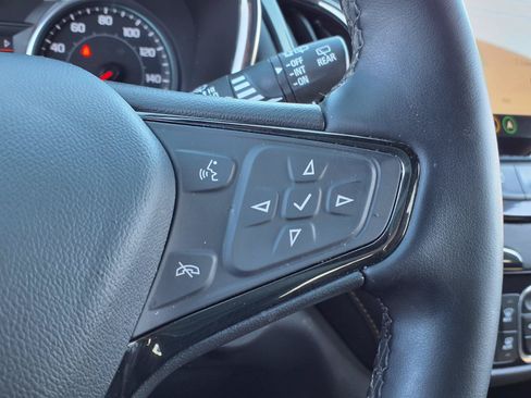 Used 2023 Chevrolet Equinox Premier FWD image 17