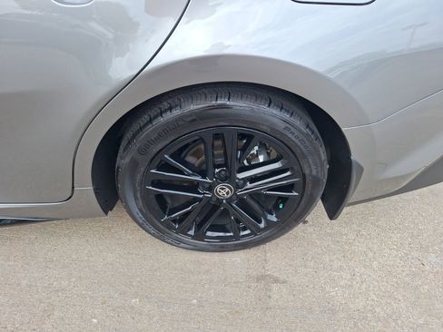 Used 2025 Toyota Camry SE w/ Convenience Package image 11