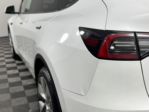 Used 2021 Tesla Model Y Long Range AWD/4WD image 33