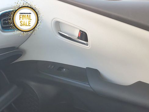 Certified 2016 Toyota Prius Three image 24