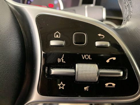 Used 2021 Mercedes-Benz GLC 300 image 21