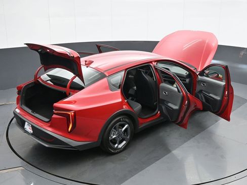 Used 2025 Kia K4 LXS image 39
