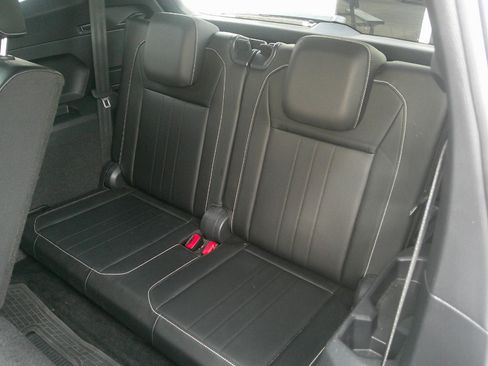 Used 2022 Volkswagen Tiguan SE R-Line image 14