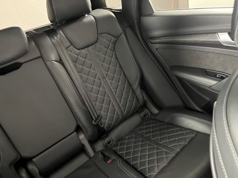 Used 2018 Audi SQ5 Premium Plus w/ Navigation Package image 24