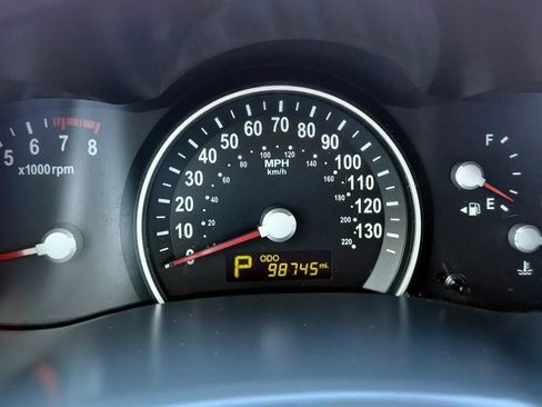Used 2011 Kia Sedona EX FWD image 15