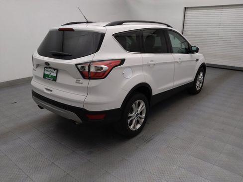 Used 2018 Ford Escape SE w/ Ford Safe & Smart Package FWD image 9