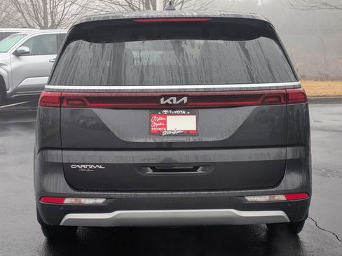 Used 2023 Kia Carnival LX image 5