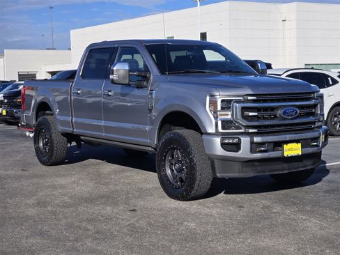 Used 2020 Ford F250 Platinum w/ FX4 Off-Road Package image 3