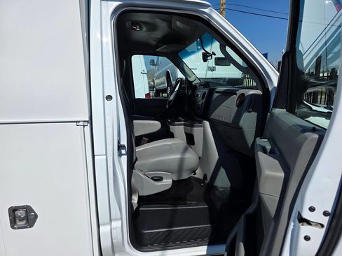Used 2019 Ford E-350 and Econoline 350 Super Duty w/ Power Windows & Locks Group image 16
