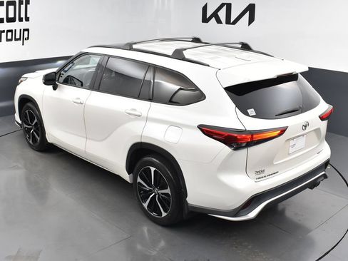 Used 2021 Toyota Highlander XSE AWD/4WD image 12