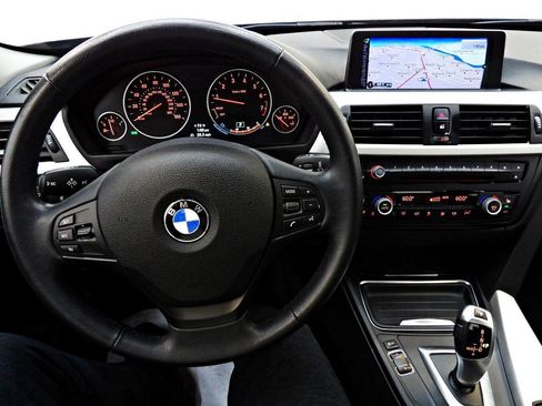 Used 2014 BMW 320i xDrive Sedan AWD/4WD image 17