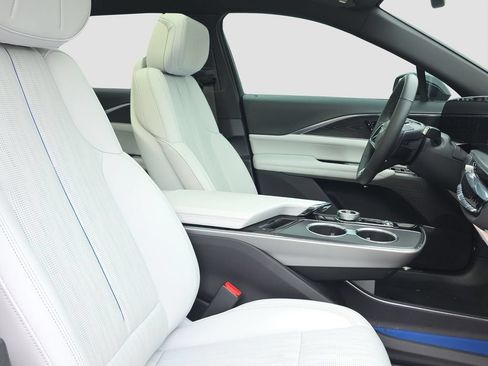 Used 2024 Cadillac Lyriq Luxury RWD image 20