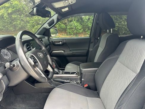 Used 2021 Toyota Tacoma TRD Sport AWD/4WD image 9