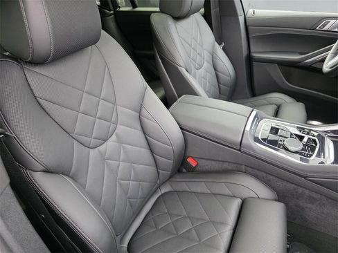 Used 2024 BMW X6 xDrive40i w/ Premium Package image 30