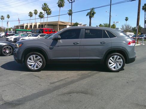 Used 2020 Volkswagen Atlas Cross Sport SE w/ Panoramic Sunroof Package image 3