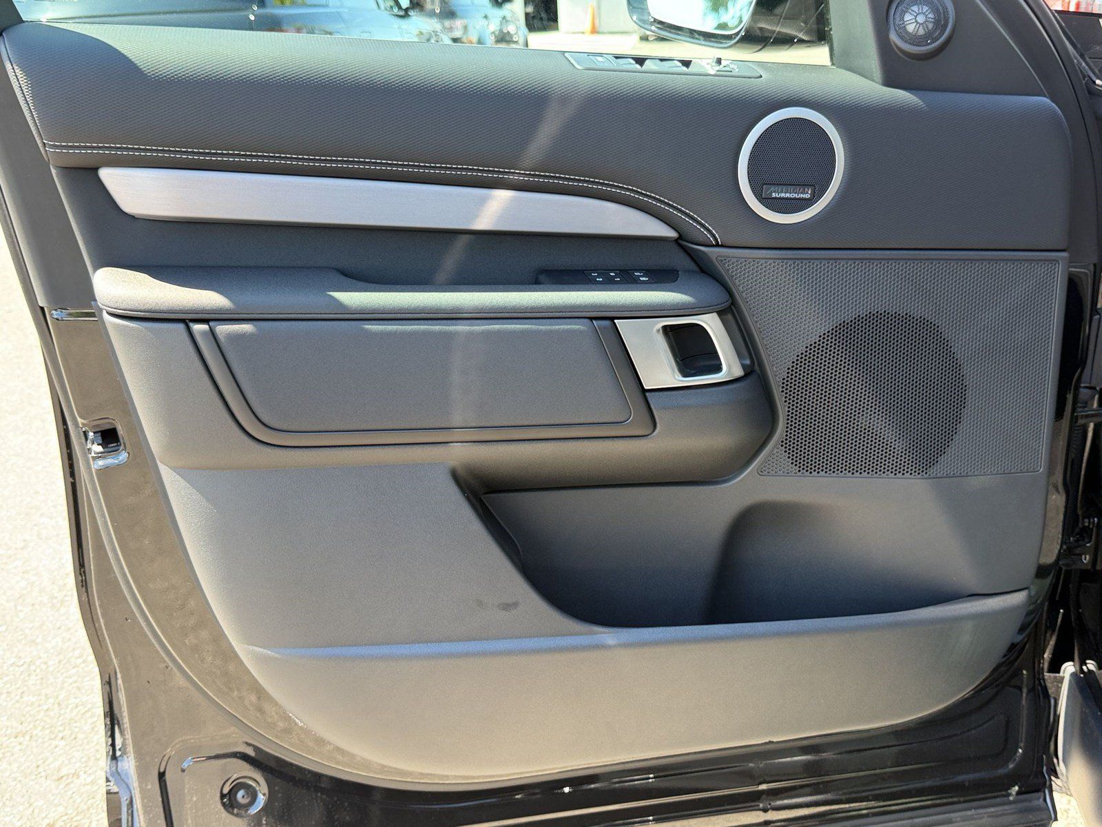 New 2026 Land Rover Discovery Dynamic SE AWD/4WD image 14