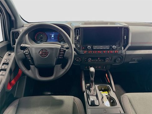 Used 2025 Nissan Frontier PRO-4X w/ Pro Convenience Package image 19