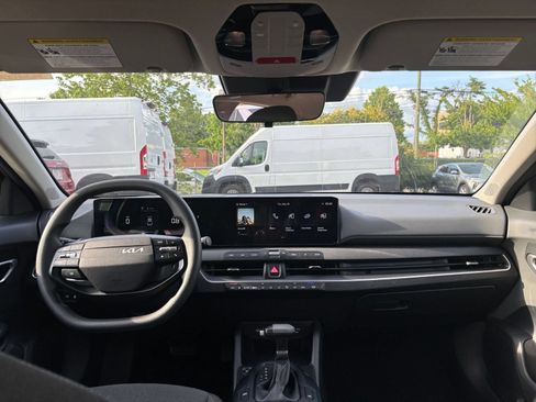Used 2025 Kia K4 FWD image 33