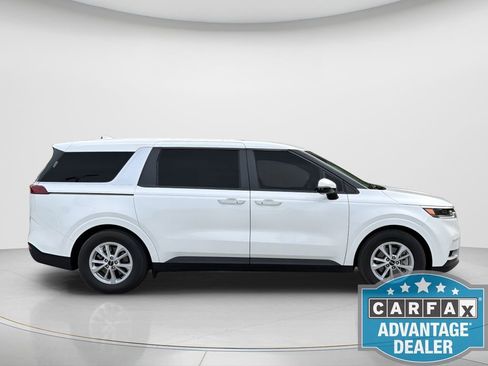 Used 2024 Kia Carnival LX FWD image 4