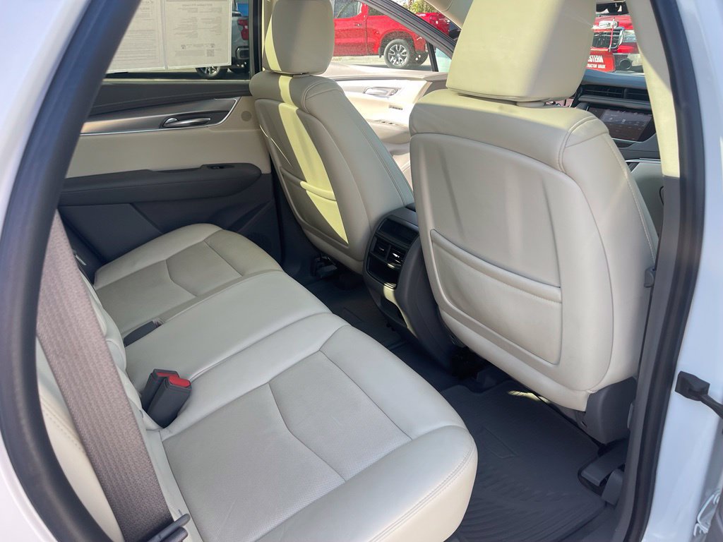 Used 2017 Cadillac XT5 Luxury w/ Driver Awareness Package FWD image 17