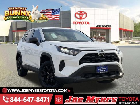 Used 2022 Toyota RAV4 LE image 1
