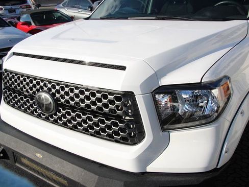 Used 2018 Toyota Tundra SR5 w/ SR5 Upgrade Package image 10