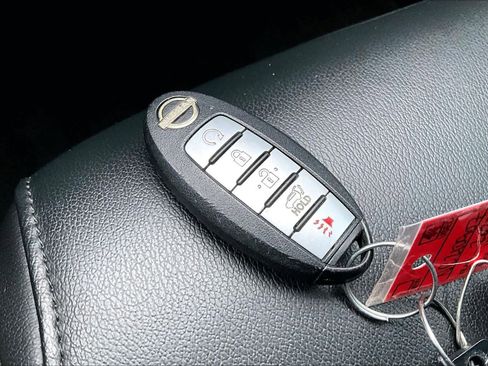 Used 2022 Nissan Pathfinder SL image 14