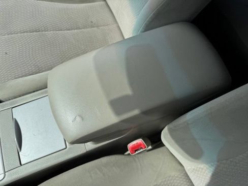 Used 2010 Toyota Camry LE FWD image 16