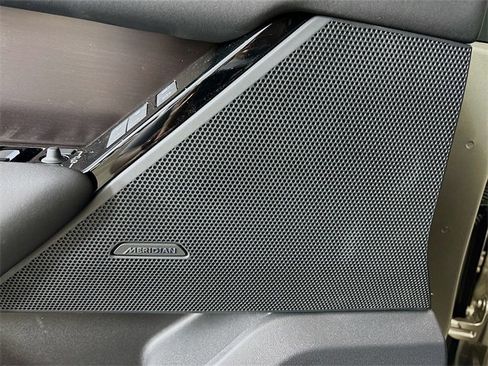 New 2026 Land Rover Range Rover Velar Dynamic SE image 19