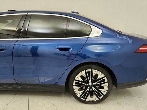 Used 2026 BMW 530i xDrive image 11