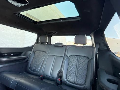Certified 2022 Jeep Grand Wagoneer Series III w/ Rear Seat Video Group 1 AWD/4WD image 30
