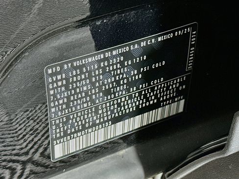Used 2026 Volkswagen Tiguan SE AWD/4WD image 12
