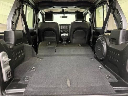 Used 2018 Jeep Wrangler Unlimited Sahara w/ Uconnect 4C Nav & Sound Group AWD/4WD image 34