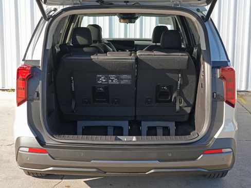 Used 2025 Kia Carnival SX w/ SX Dark Edition Package image 10