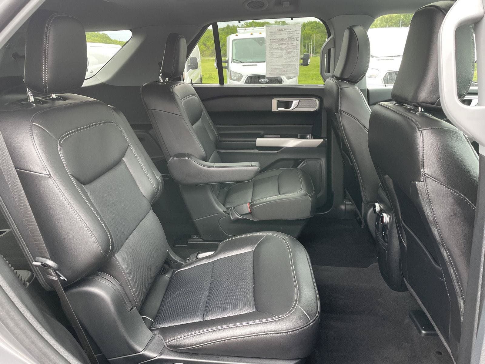 Used 2024 Ford Explorer Limited w/ Equipment Group 301A AWD/4WD image 28