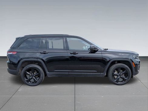 Used 2023 Jeep Grand Cherokee Altitude AWD/4WD image 7