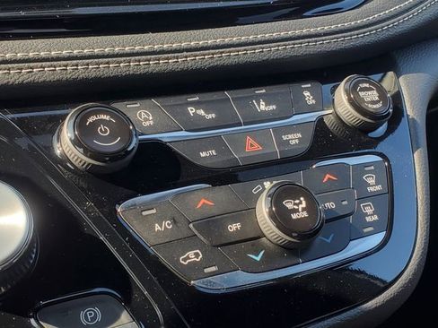 New 2026 Chrysler Pacifica Select image 19