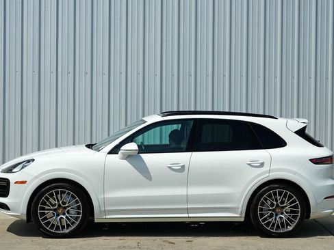 Used 2020 Porsche Cayenne Turbo image 9