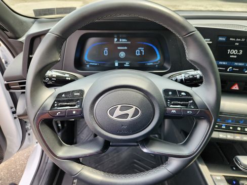Certified 2025 Hyundai Elantra Sport FWD image 9