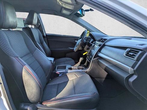 Used 2015 Toyota Camry SE image 19