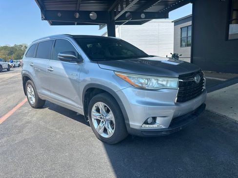 Used 2016 Toyota Highlander Limited w/ Driver Technology Package AWD/4WD image 6