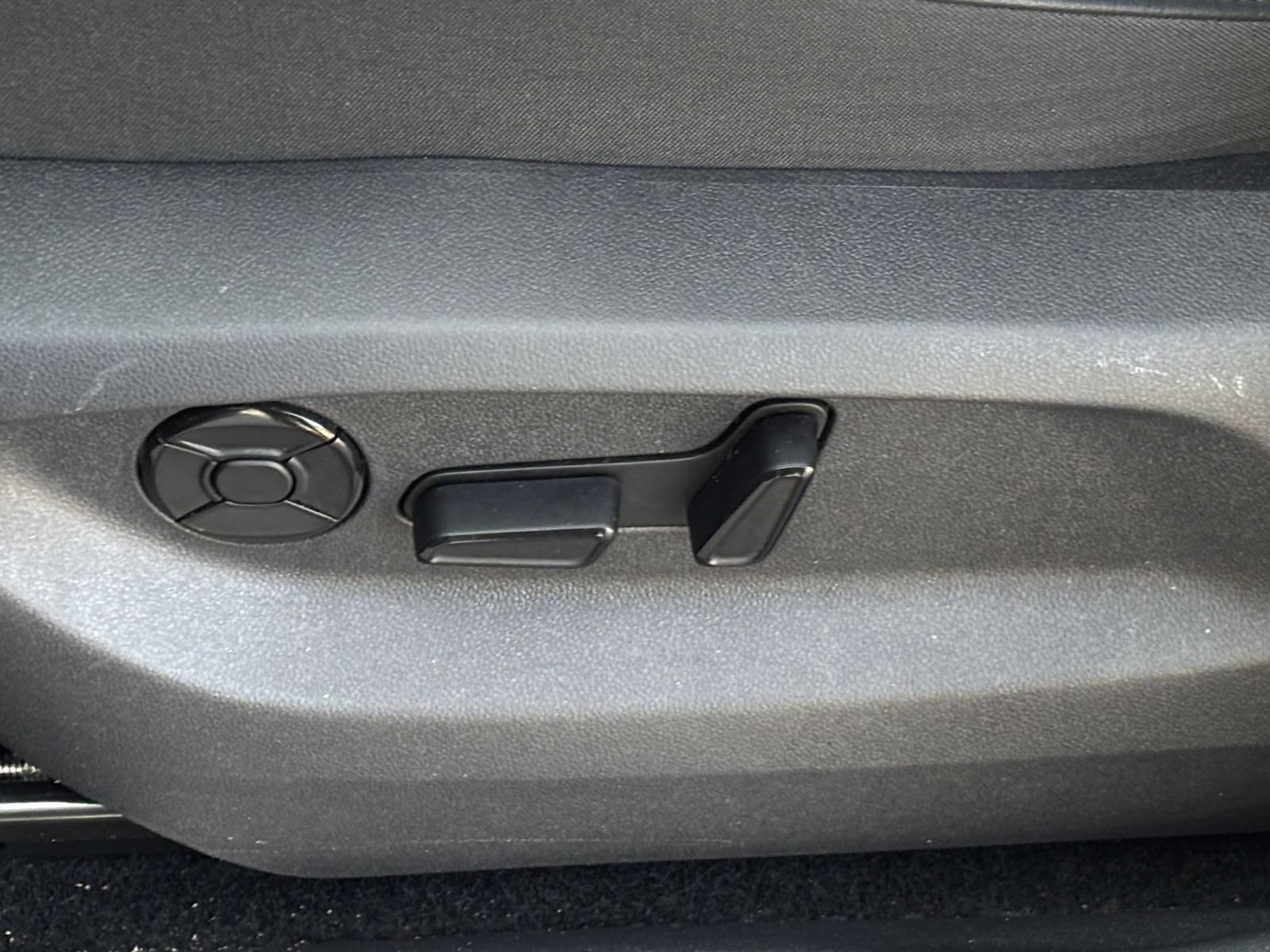Used 2026 Volkswagen Tiguan SE FWD image 21