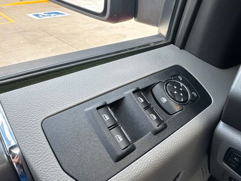 Used 2019 Ford F150 XLT w/ Equipment Group 302A Luxury AWD/4WD image 11