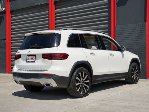 Used 2021 Mercedes-Benz GLB 250 w/ Premium Package image 9