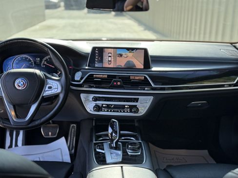 Used 2019 BMW 740i w/ Executive Package RWD image 21