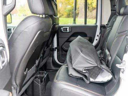 Used 2024 Jeep Gladiator Sport w/ Premium Package image 12