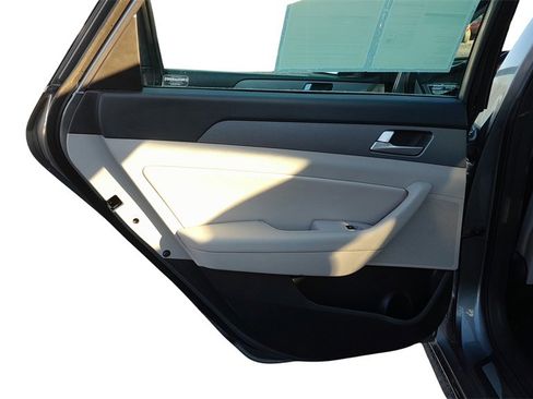 Used 2017 Hyundai Sonata Plug-In Hybrid image 29