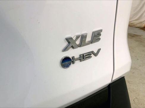 Used 2025 Toyota RAV4 XLE image 9