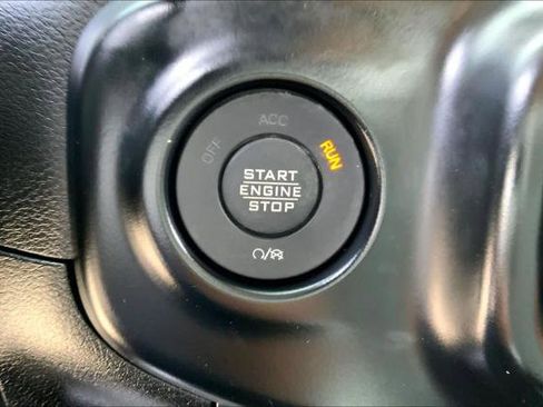 Certified 2022 Jeep Gladiator Sport image 32