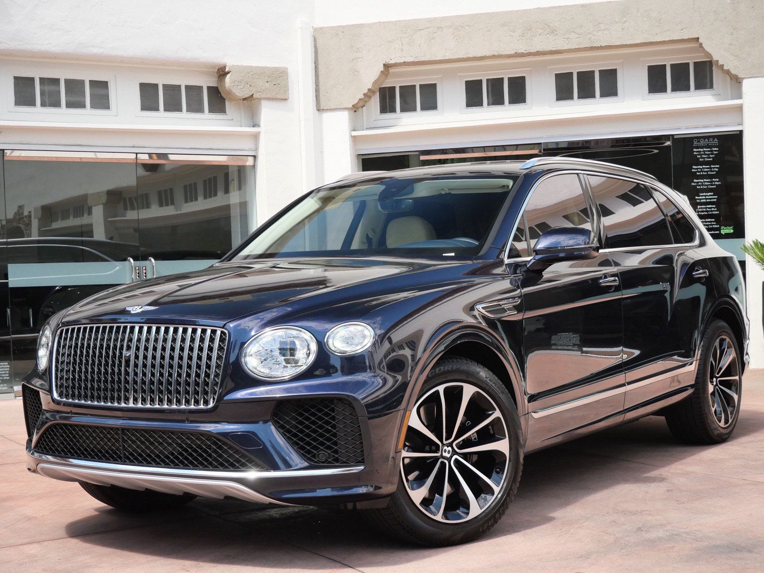 Used 2023 Bentley Bentayga Extended Wheelbase AWD/4WD image 9